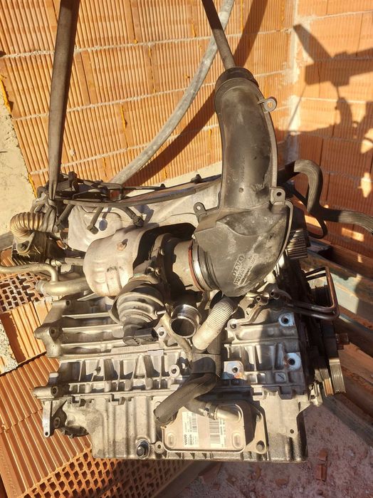 Двигател на части за Volvo 2.0diesel D3 D5204T.Щора и дясен стоп за B6
