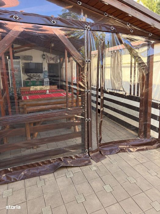Două case, o singură proprietate, vedere la lac