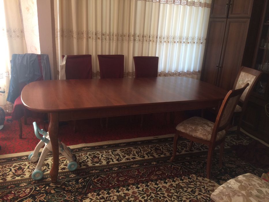 Продаётся Стол со стульями.