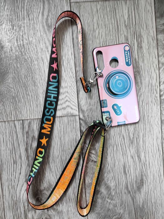 Продам чехол на телефон Huawei P30 Lite