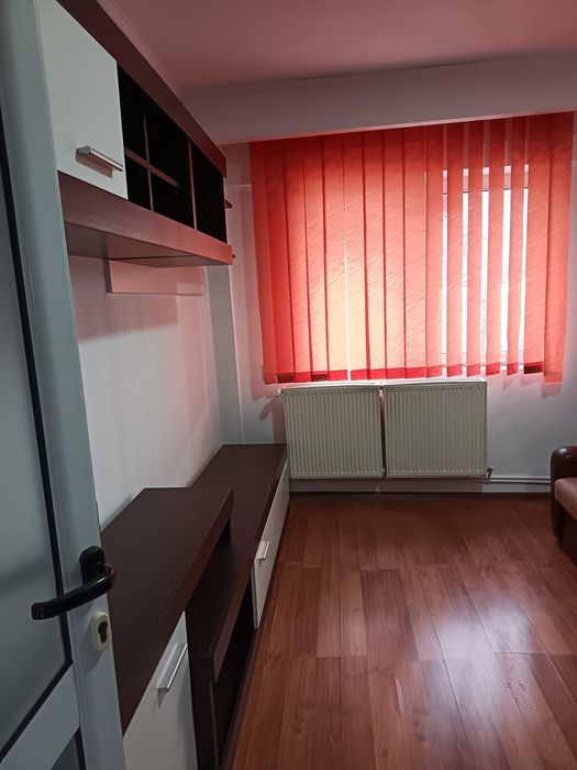 Apartament  4 camere de inchiriat, Slatina, Str Prelungirea Primaverii