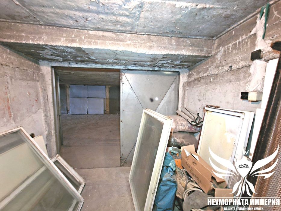 Продавам масивен гараж 15кв.м. в Асеновград, широк център