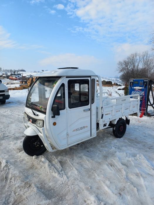 Triciclu electric cu cabină