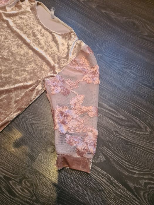 Rochie  damă catifea  mar 38/40    nouă la  60 lei  Timișoara