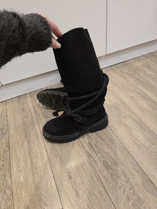 Cizme negre ,în stare foarte bună