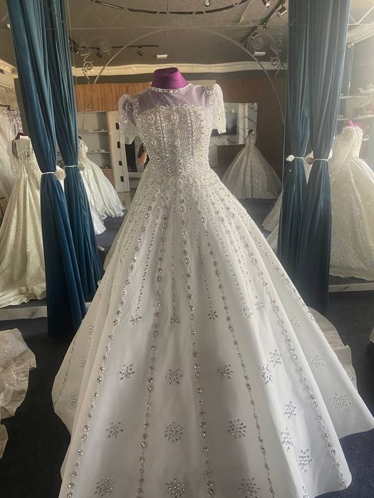 Yangi tuy liboslari xar xil turdagi yana kuylaklarimiz bor