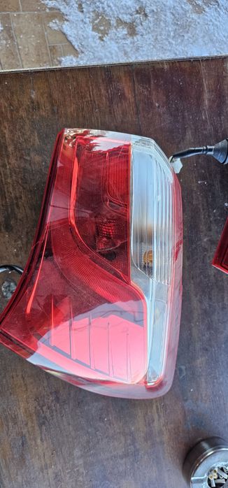 Продавам десен стоп за IX20 фейстлифт след 2015 година