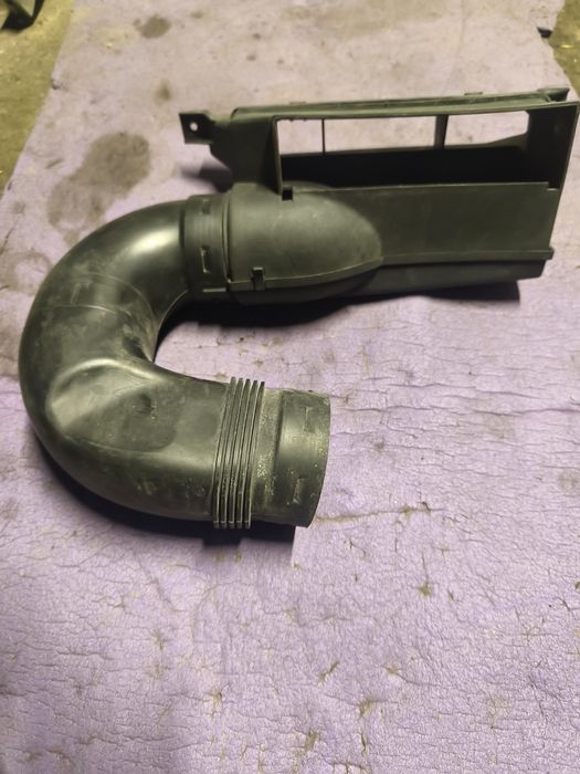 Deflector aer Volkswagen Passat B6 / priză aer Passat B6 1k0805962A