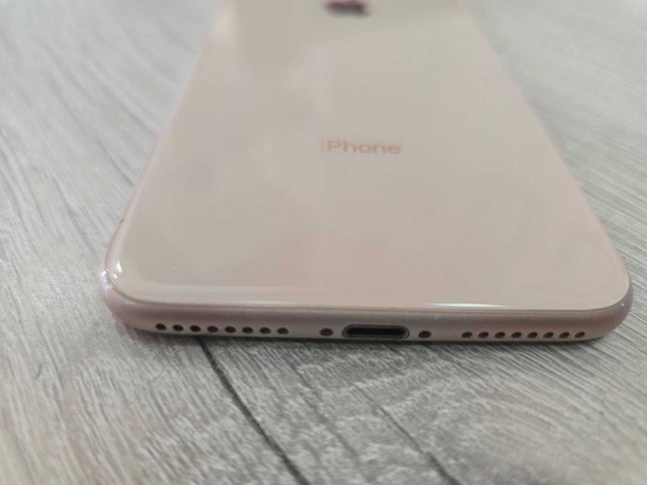 Apple iPhone 8 Plus 64GB / 90%