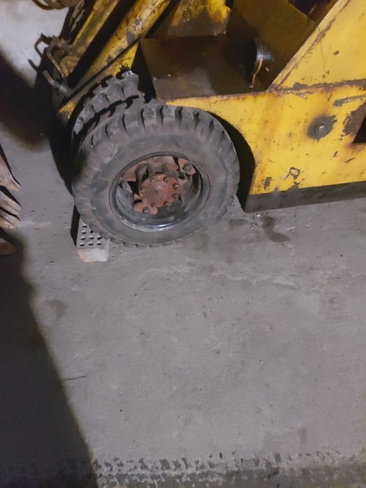 Продаётся мини погрузчик телескопический 4м .