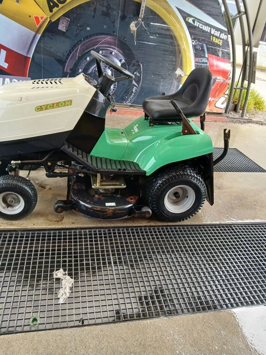 Vand tractoras de gazon Viking Cyclon