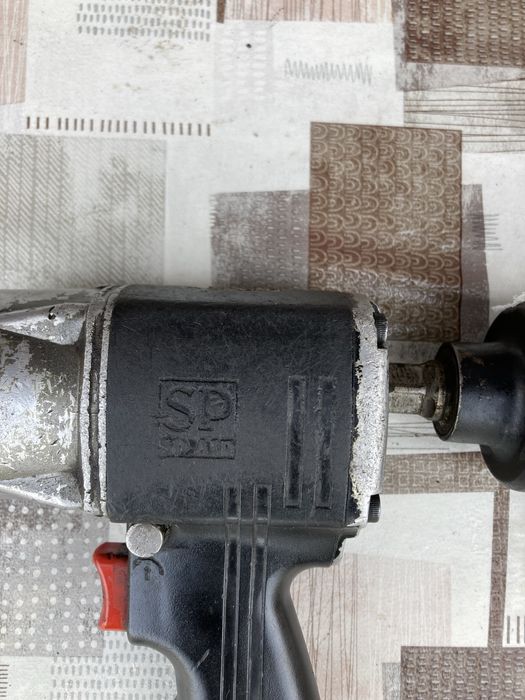 Ударни гаековерти 1/2