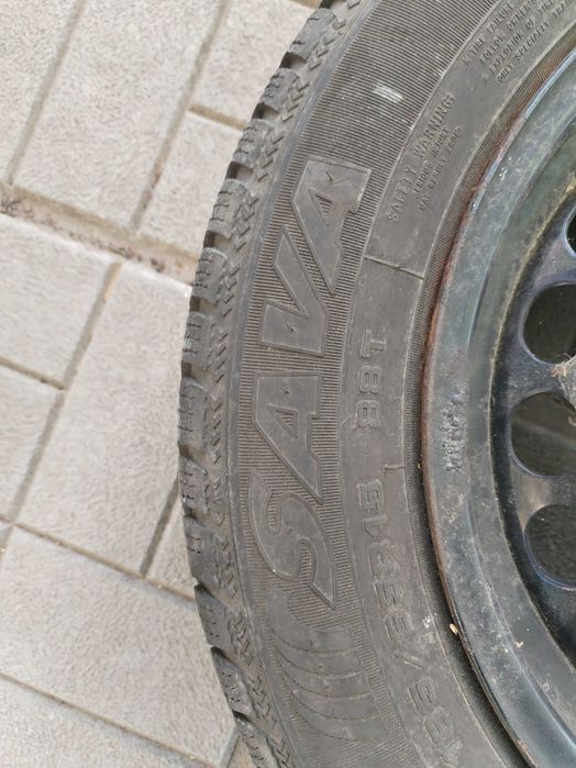ПРОДАВА СЕ 1бр гума Sava с железна джанта