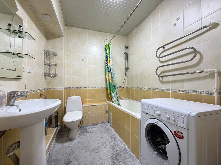 ЦУМ Ц-7 квартира добротный ремонт 2х комнатная 60кв.м заезжай и живи