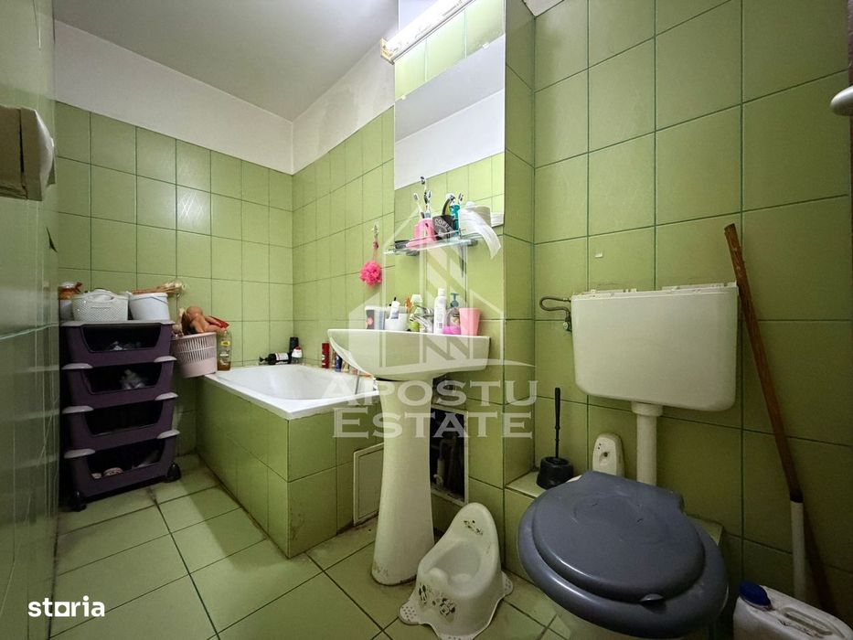 Apartament cu 5 camere, 2 bai, decomandat, centrala zona Girocului