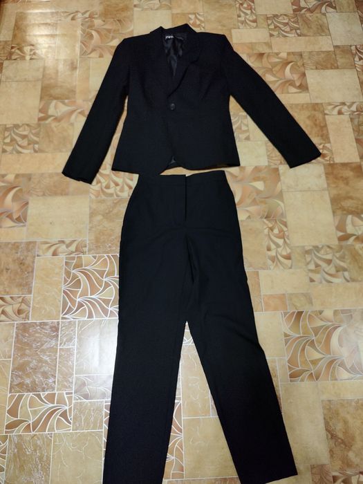 Vand Costum ZARA XS negru nou otiginal