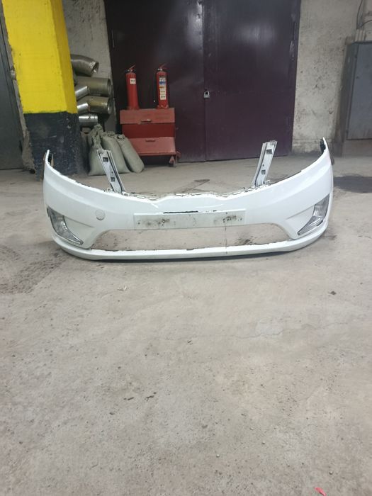 Бампер на кия рио. 2013 год.