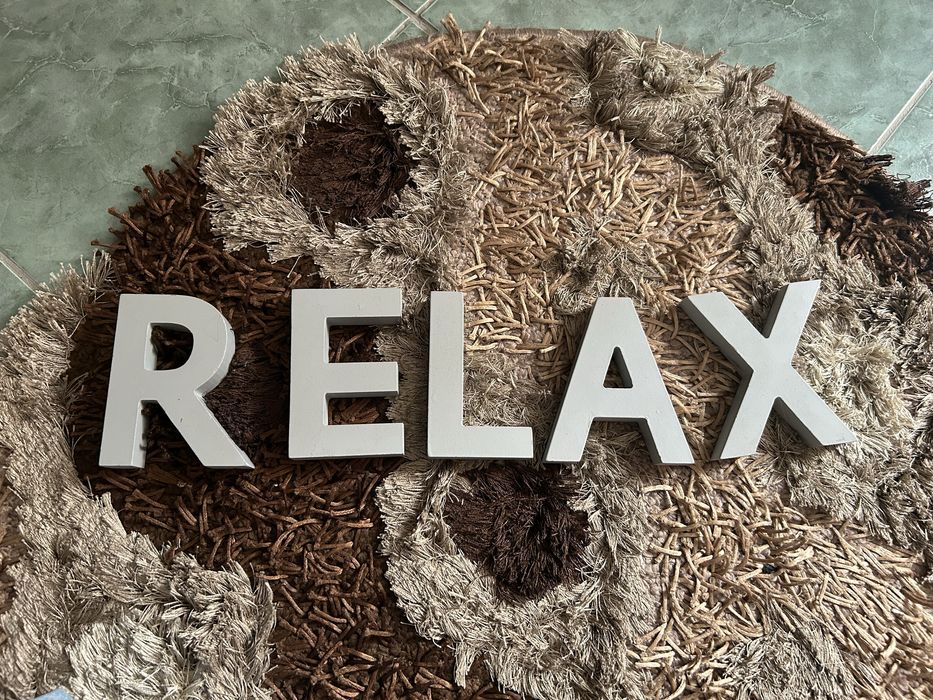 Decor litere din lemn „RELAX”