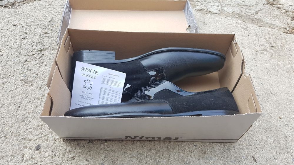 Vand pereche de pantofi barbatesti