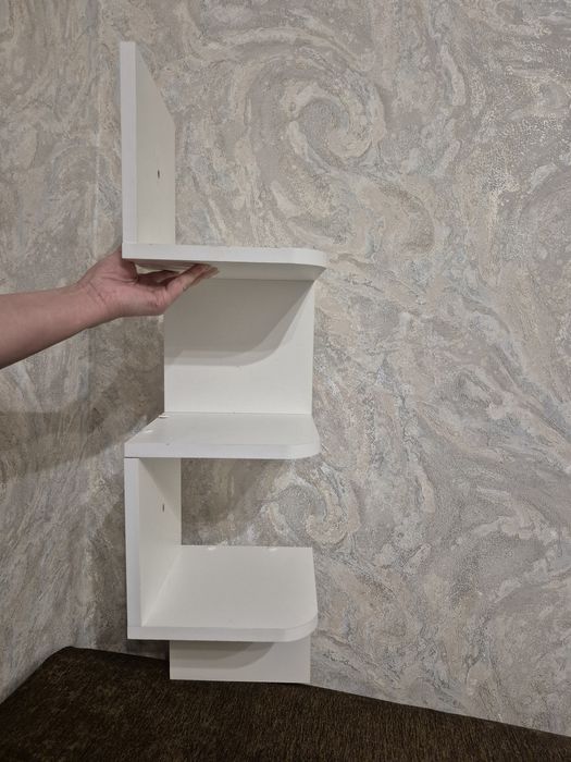 Продам настенную  полку.