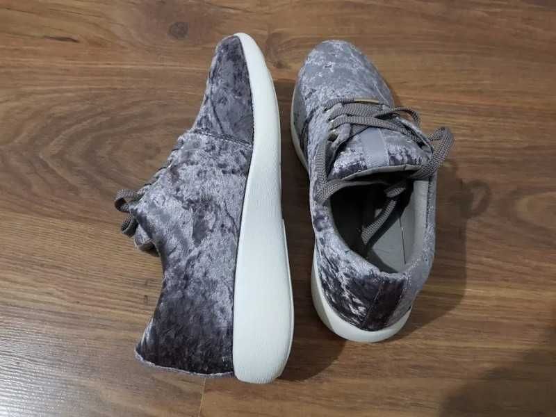 Pantofi sport catifea gri,marimea 39,noi