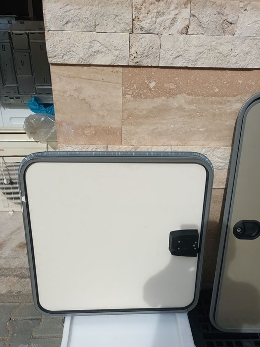 Врати(сервизни) ,комарници  и прозорци за Кемпери