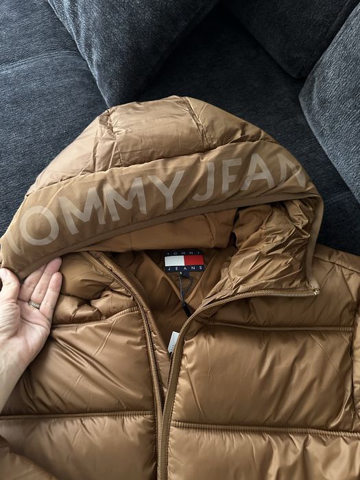 Vand geaca noua tommy jeans