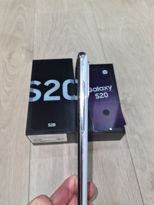 Продам SAMSUNG  S20