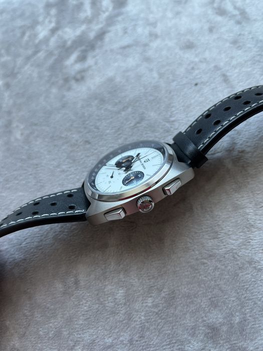 Продам мужские часы