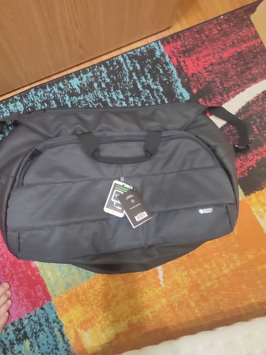 Geanta medie de calitate foarte buna.