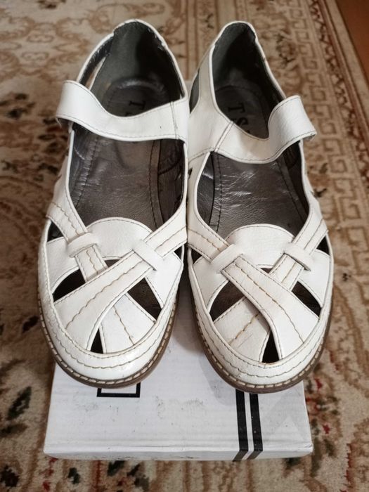 Продам женские туфли и босоножки
