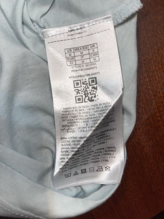 Tricou Guess.