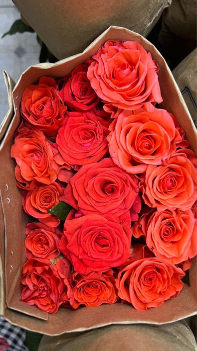 Розы китай склад в Алматы. Тюльпаны