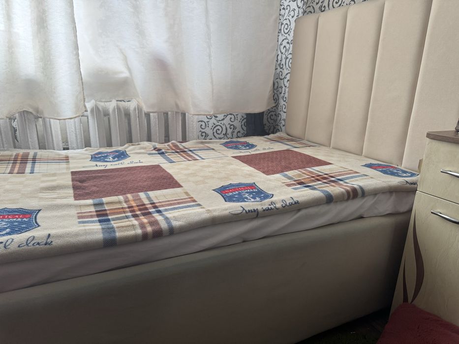 Продам кровать 90*200 с матрасом