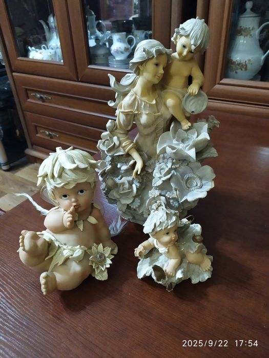 Подсвечники из оникса.