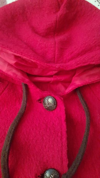 Продам   пальто для девочек!!