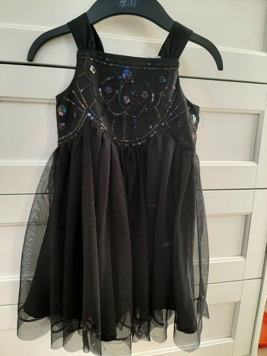 Vând rochițele de ocazie