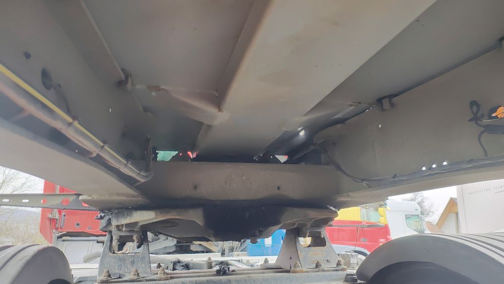 Semiremorca basculanta