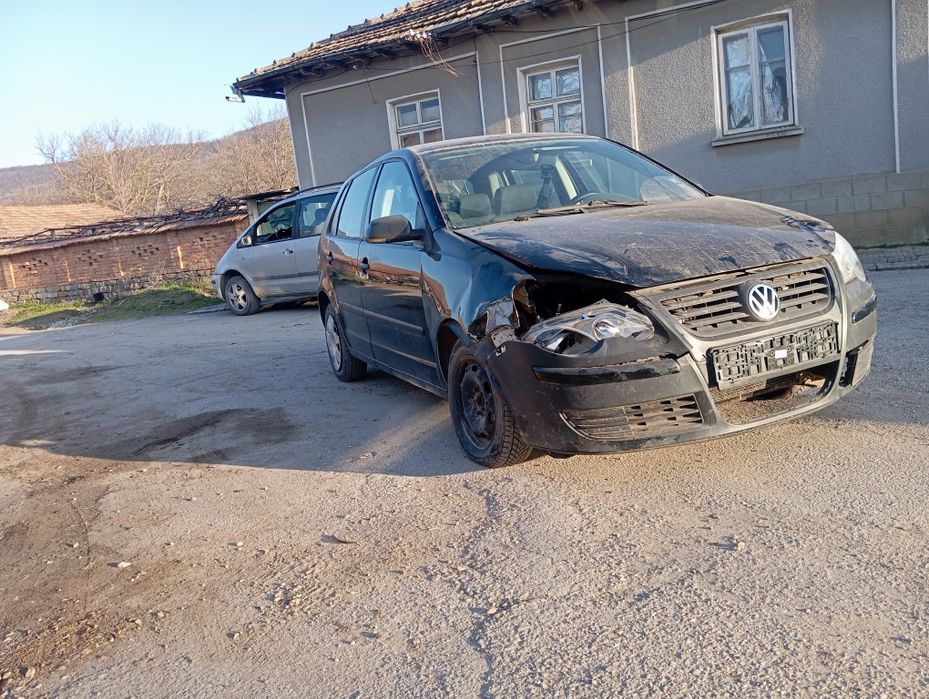 Продавам VW Polo 9n 1.2 На Части