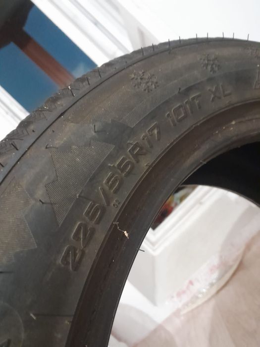 Продам зимние шины с шипами