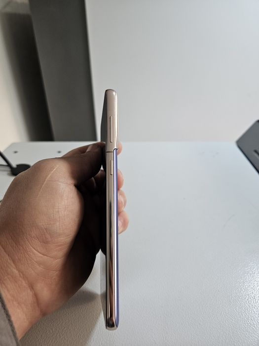 Продаётся телефон самсунг 21+