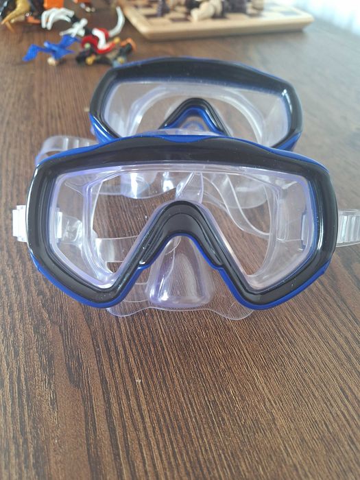 Ochelari de înot folositi de max 3 ori.