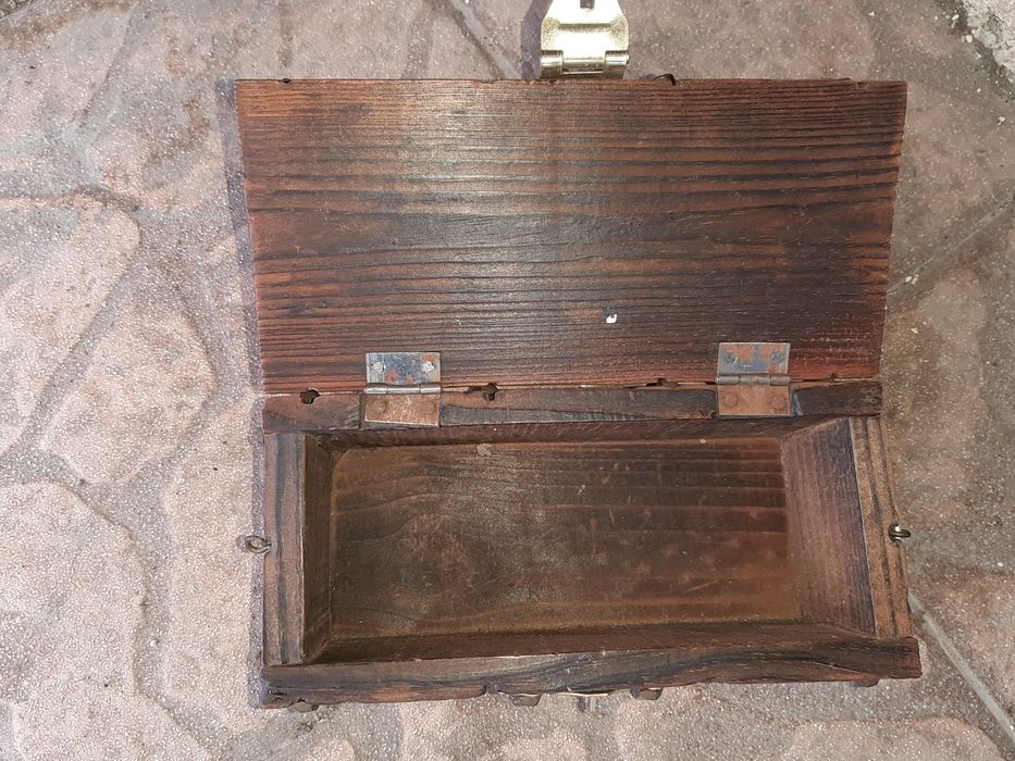 Дървена ретро ракла за бижута