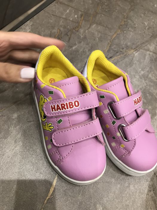 Детские кроссовки