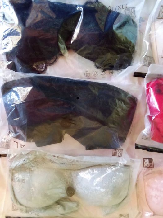 Сутиени бесшевни, без банели