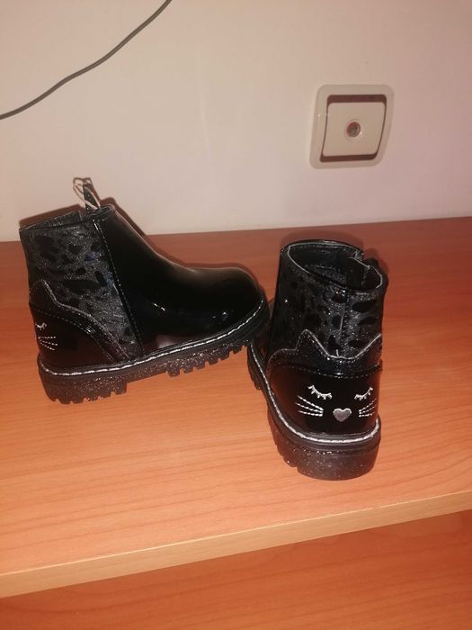 Чисто нови  обувки