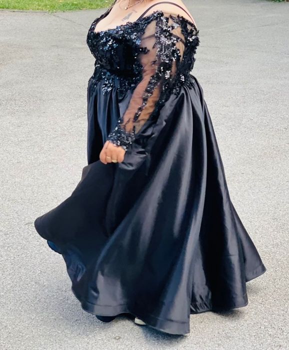 Черна офицялна рокля