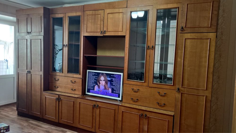 Отдам даром модуль-стенка советская