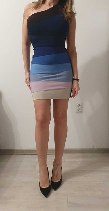 Herve Leger официална бандажна рокля