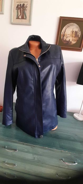 Geaca/jacheta dama, imitatie piele si fusta de culoare bleomaren